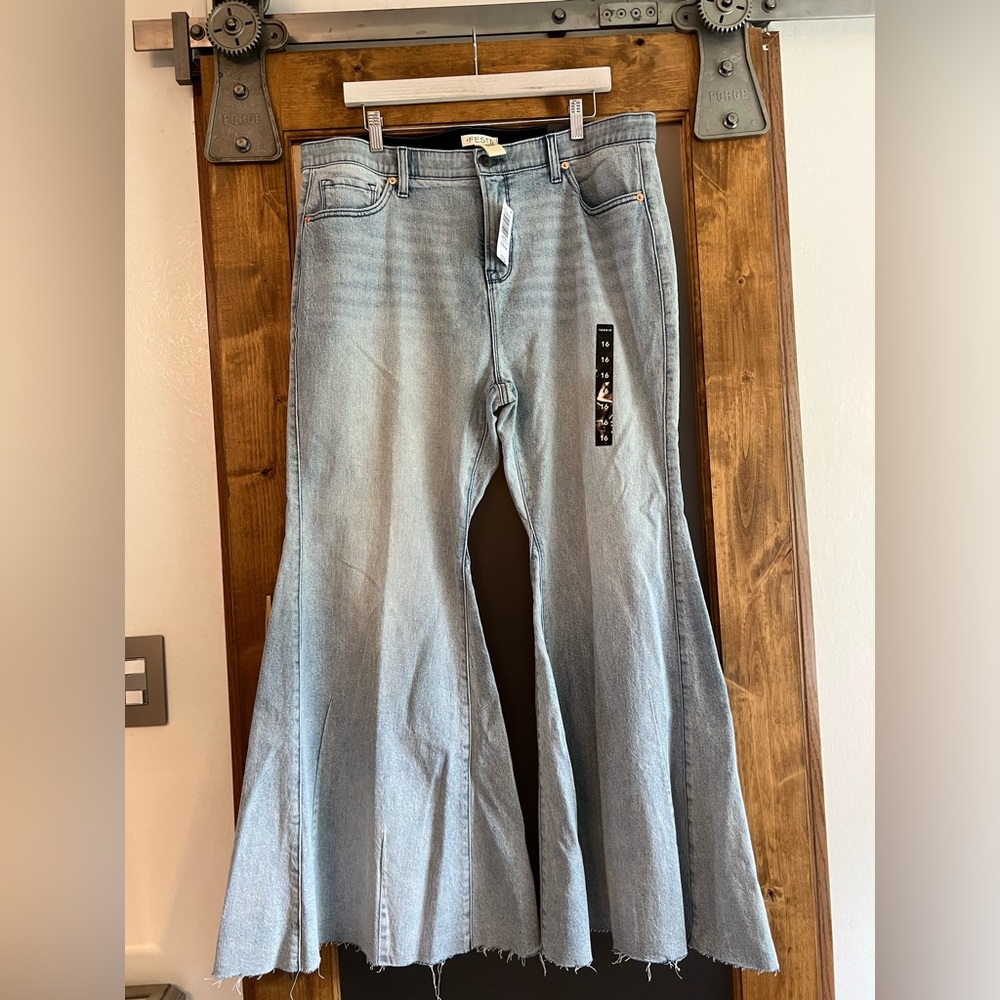 NWT Festi From Torrid Super Flare Jeans Size 16R